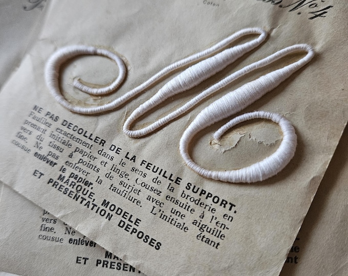 JOLI GALON ANCIEN OU VINTAGE 2M
