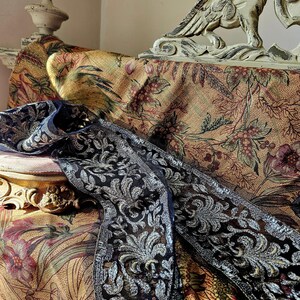 1,77 Mtrs von Atemberaubende Exquisite Seide bestickt Metallic verschönert Antike Französische Schwarze Spitze-Fleur de Lis Motive-Perfekt für Projekte!