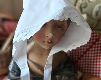 見事なアンティーク フランス製 手作り ブロデリー アングレーズ ホワイト コットン ボンネット / 時代物 - ユニークで楽しいヴィンテージ時代衣装