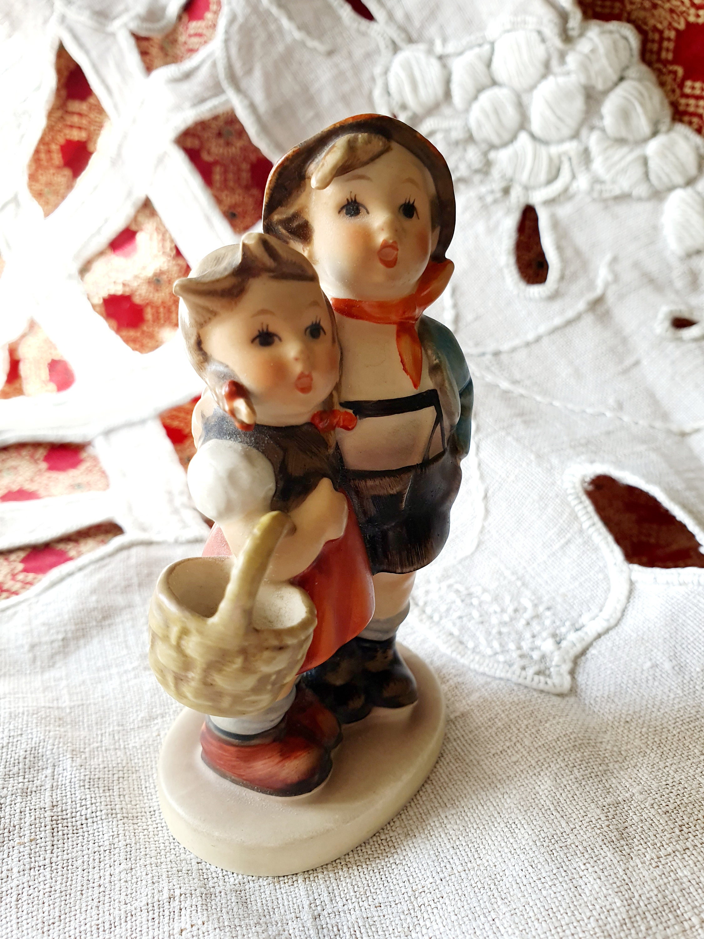 Charming Vintage HUMMEL Goebel W. Germany 'SURPRISE' Figurine-h94