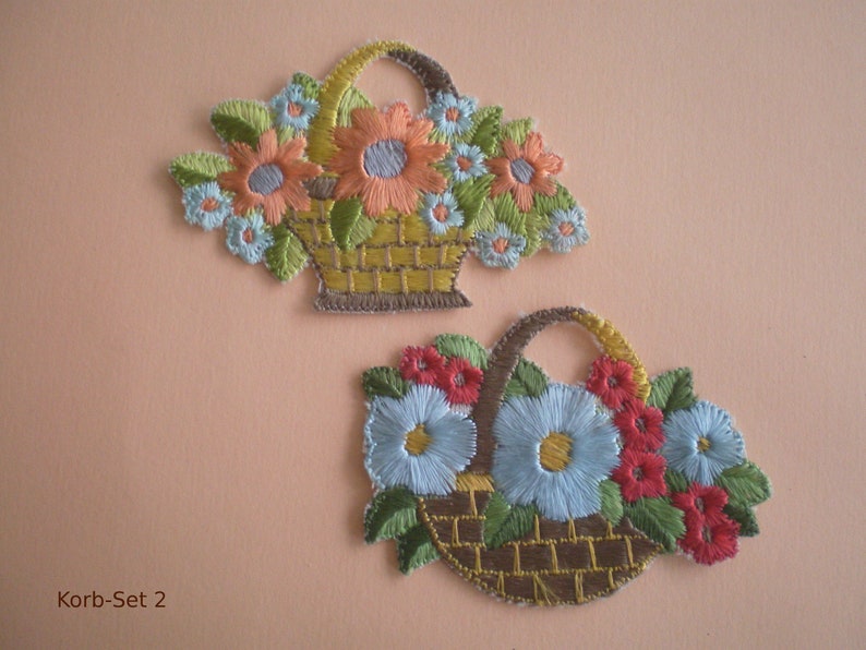 2 Sets Gestickte Blumenkörbchen/ Antike Blumen Aufnäher / Vintage Stick-Applikationen Set 2