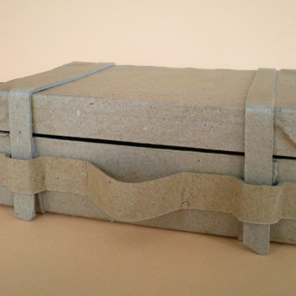 DIY papier-mache suitcase / DIY suitcase made of papier-mache / cardboard suitcase in vintage design