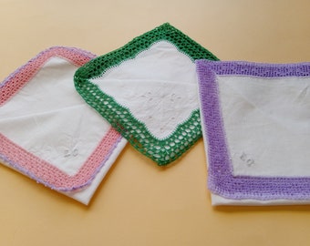 Vintage-Taschentuch mit handgehäkelter Borte / Umhäkeltes Baumwolle-Taschentuch / Einsteck-Taschentuch von Hand umhäkelt