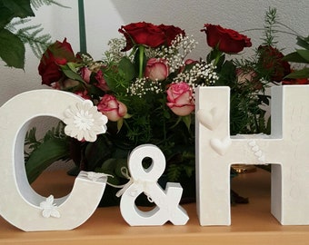 Personalized wedding gift / Stable initial letters of the couple / Attractive table decoration for the wedding