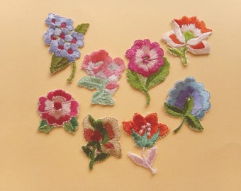Blomapplikation, vintageblomapplikation, gammal broderad applikation, blomsterlapp