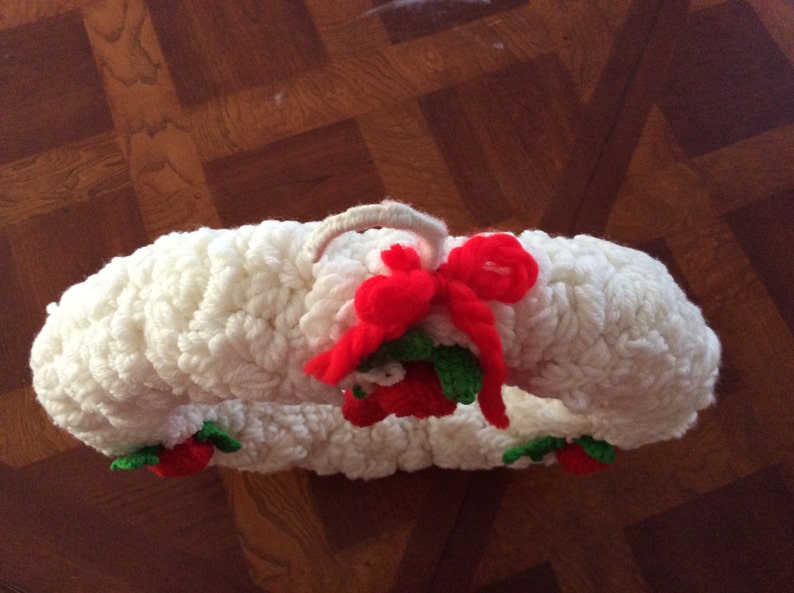 70/'s Christmas Wreath White Hand LoomedCrocheted w Bells