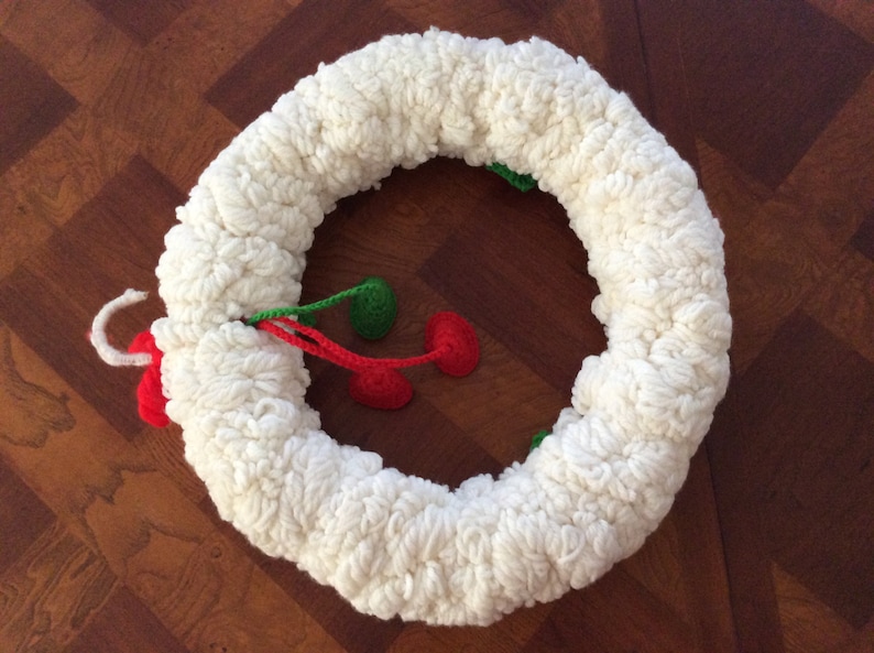 70/'s Christmas Wreath White Hand LoomedCrocheted w Bells