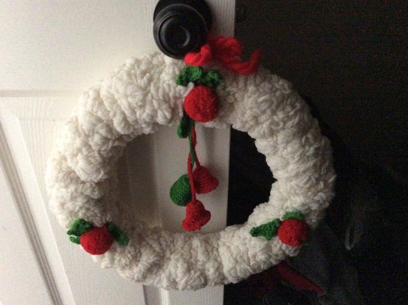 70/'s Christmas Wreath White Hand LoomedCrocheted w Bells