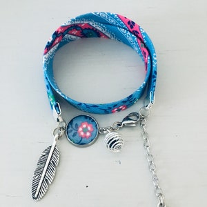Parfümarmband aus blauem Stoff in Liberty-Boho-Optik, Glücksbringer-Armband, Schmuck, Blumenarmband, Damen, Federarmband