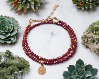 Bracelet chance pièce et perles indiennes rubis, bracelet femme gourmette talisman magique et perles Heishi plaqué or 24 k, bracelet doré