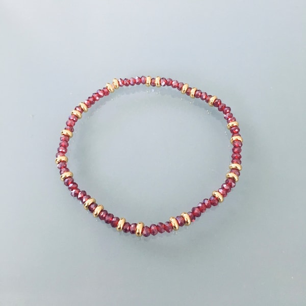 Bracelet femme perles rouge rubis et Heishi dorées, bracelet doré, bracelet perles, bijoux cadeaux, bijou femme or cadeau de noel