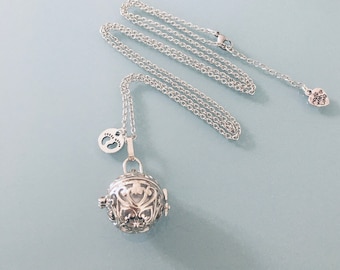 Pregnancy bola, pregnancy bola necklace with sonic bead and silver pendant, gift jewelry, gift idea, mother-to-be jewel, mom-to-be gift