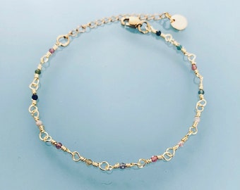 Bracelet Perles Tourmalines, bracelet femme gourmette pierres naturelles magiques et chaîne plaqué or 24 k, bracelet doré