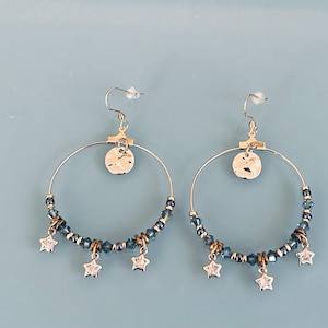 Heishi Kreolen, böhmische Kreolen, goldene kreolische Ohrringe und schwarze Perlen, Damenschmuck, Kreolen, GeschenkSchmuck, Damen Geschenk