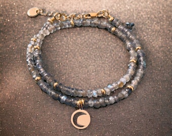 Bracelet Lune et perles labradorites, bracelet femme gourmette talisman magique et perles Heishi plaqué or 24 k, bracelet doré
