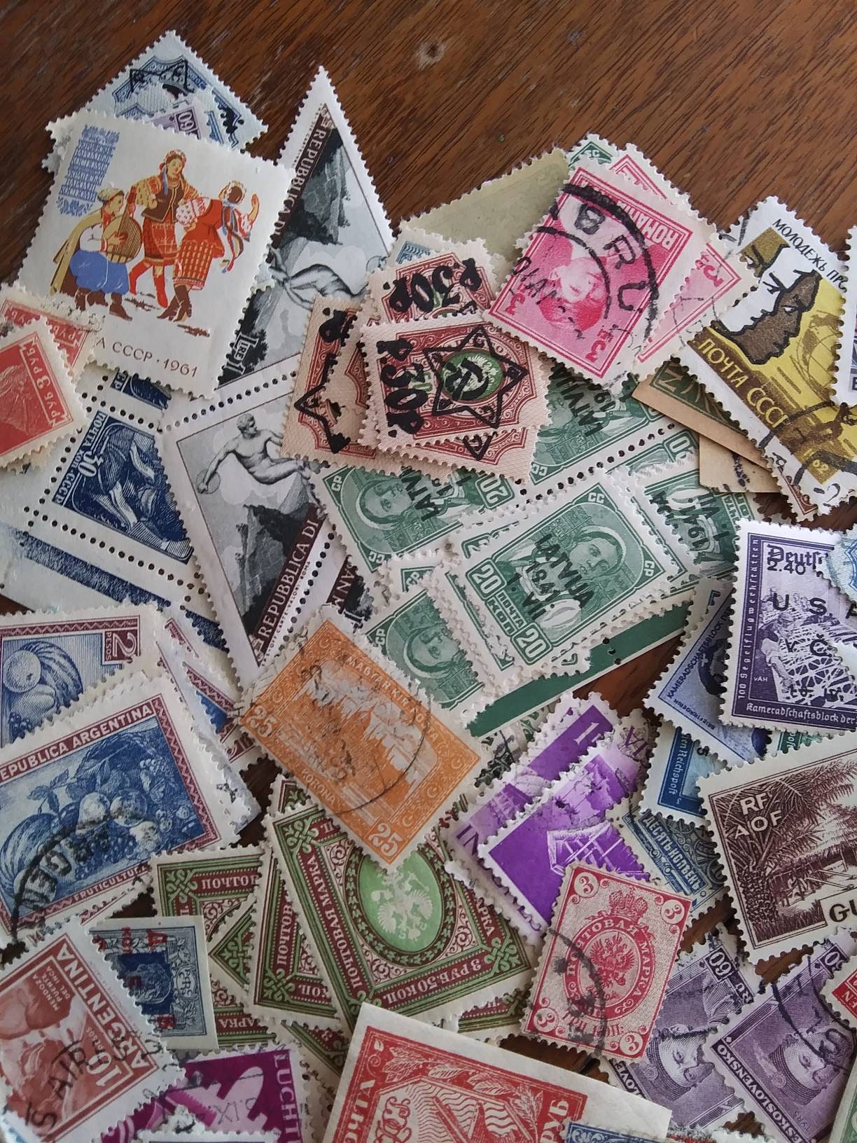 25 Used Rainbow Old British Postage Stamps, All Different, All off