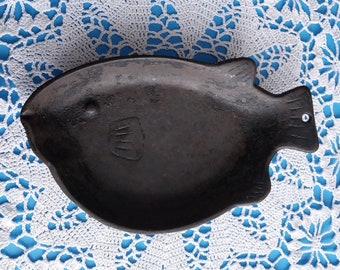 Vintage Fish Shaped Cast Iron Pan, Iron Art, Used Kitchenware - 18485