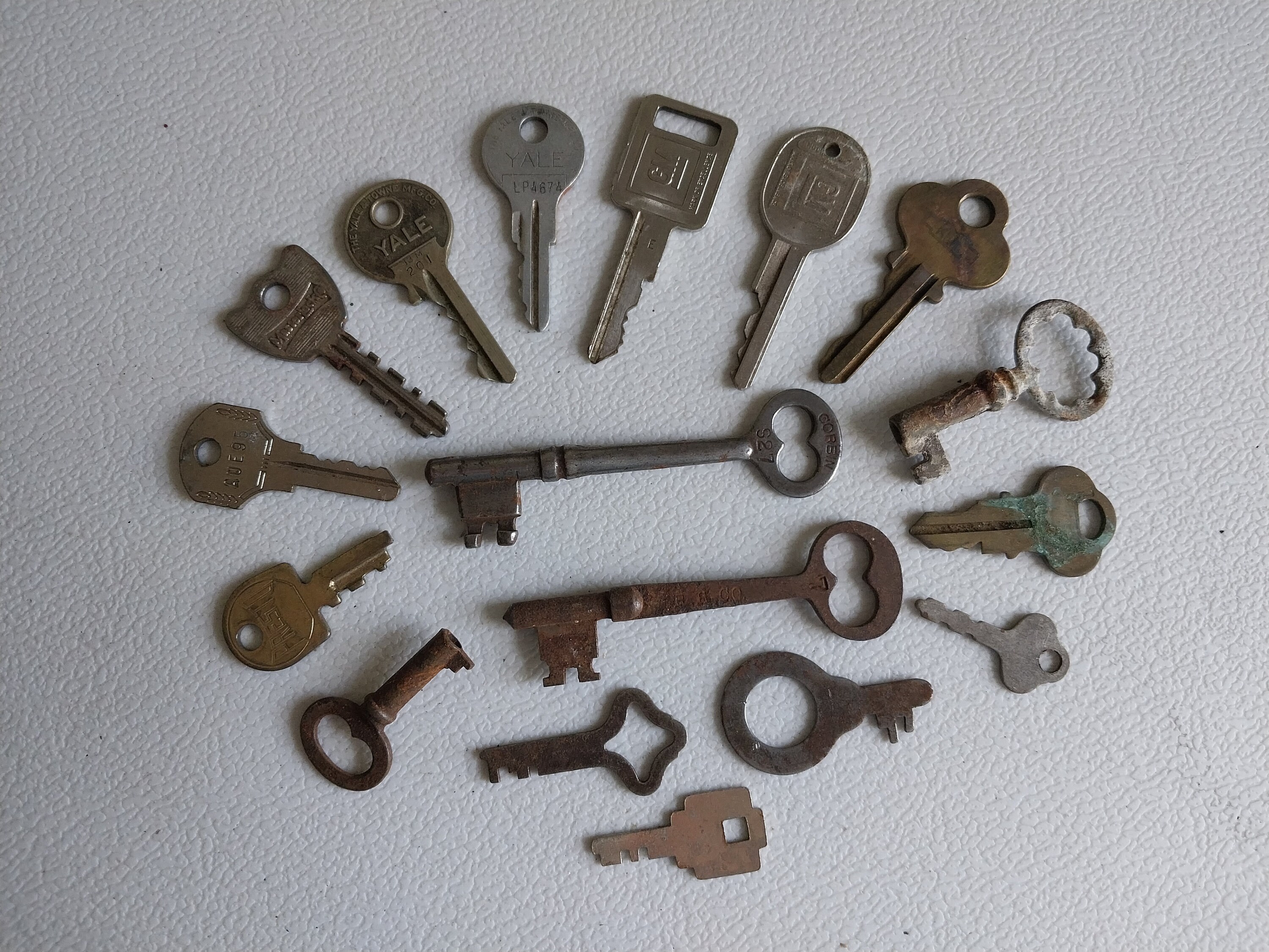 17 Old Vintage and Antique Keys Skeleton Door Rusty Key GM 