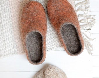 woman orange felt slippers- wool clogs- boiled wool slippers- felt house slippers- slippers with rubber sole- house shoes