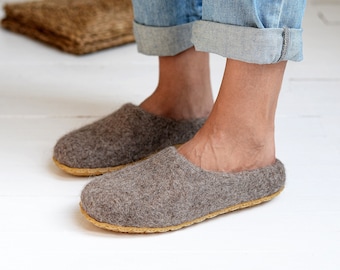 Boiled wool woman slippers- felt slippers- wool clogs- Christmas gift for woman- inside home shoes