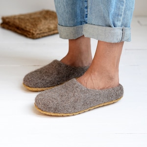 Boiled wool woman slippers- felt slippers- wool clogs- Christmas gift for woman- inside home shoes