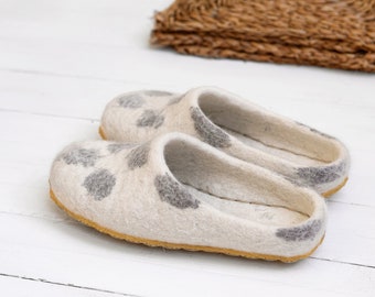 Felted slippers for women in white wool color- indoor slippers- boiled wool slippers