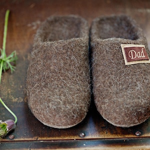 Men felt slippers with dad label brown wool slip on house shoes