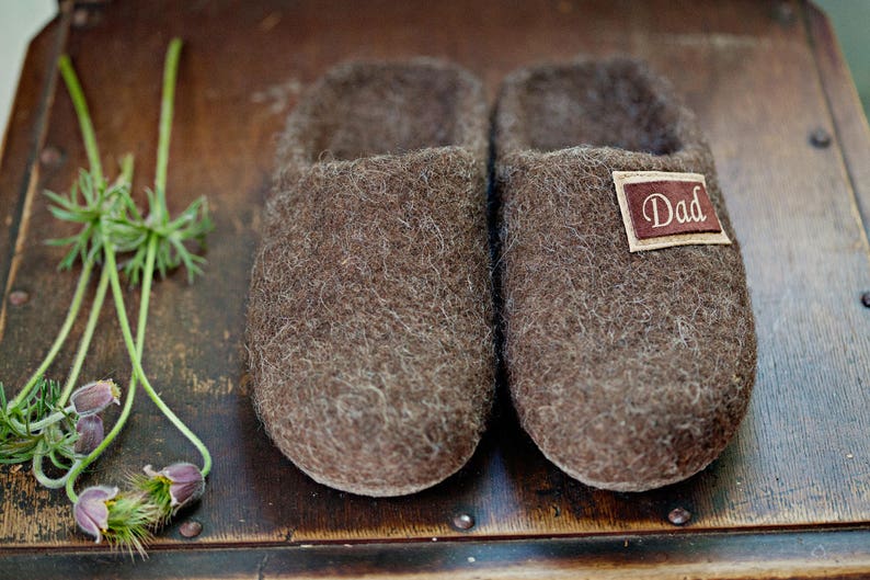 Men felt slippers with dad label brown wool slip on house shoes