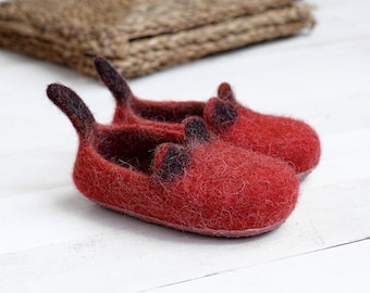 Kids felt slippers with non slip sole - red color boiled wool shoes