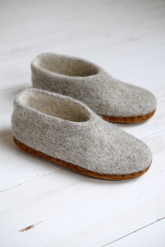 Boiled wool slippers made from natural 