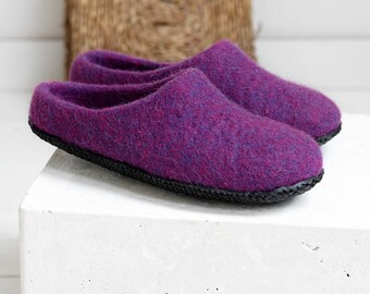 Women felt slippers in bright purple wool color with natural rubber sole- Hygge slippers
