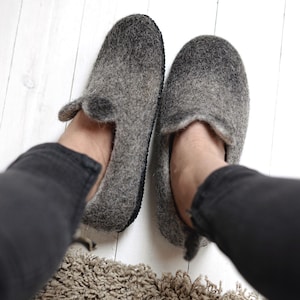 Grijze wollen kattenpantoffels: handgemaakte, knusse indoorschoenen