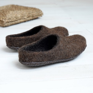 Women felted wool slippers – eco-friendly natural tirol wool for indoor comfort- sustainable wool clogs