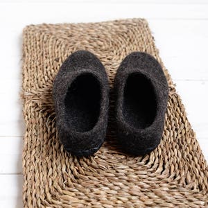 women felt slippers black woolen shoes slippers with natural rubber sole warm home slippers image 3