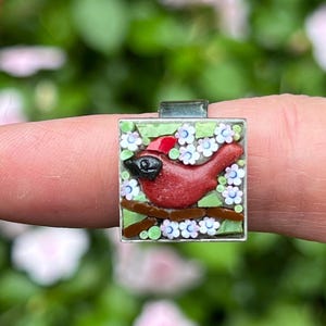 Anello a mosaico con uccellino canterino