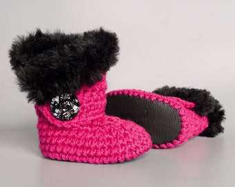 Hot Pink and Black Fur Winter Crochet Baby Booties for Girl, Black Leather Crib Shoes, Punk Fuchsia Baby Girl Shoes, Winter Baby Shower Gift