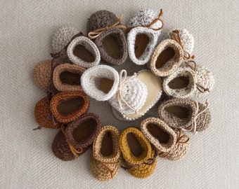 Gender Neutral Baby Shoes, Brown and Ivory Crochet Baby Booties, Leather Baby Moccs, Baby Boy Coming Home Outfit, Unisex Handmade Baby Gift