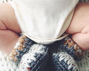 Infant Moccasins, Crochet Baby Moccs, Oatmeal Soft Sole Crib Shoe, White and Gray Newborn Girl Booties, Gender Neutral Shoes, New Baby Gift