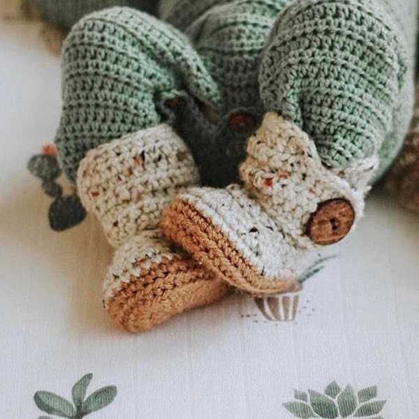 Chaussons bébé au crochet, bottes neutres, trotteurs flocons d'avoine, Ugg nouveau bébé, chaussures bébé blanches, chaussons bébé faits main, butin nouveau-né ivoire