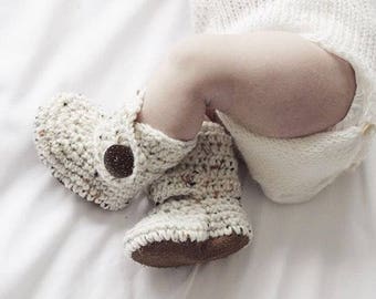 Coming Home Outfit, Gender Neutral Baby Clothes, Ivory Newborn Booties, Cream Unisex Clothing, Crochet Infant Boots, Handmade Baby Shoes