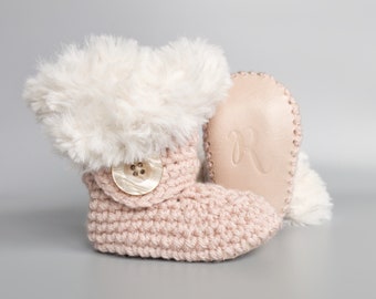 Elfenbein-Kunstpelz und erröten rosa häkeln Baby-Booties, warme Winter-Babyschuhe für Mädchen, 0-3 M bis 12-18 M, es ist ein Mädchen-Ankündigungsgeschenk