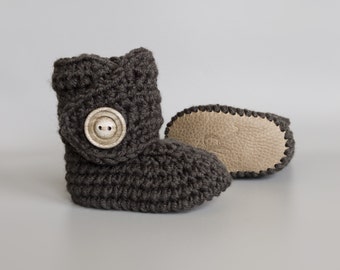 Gray Crochet Baby Booties for Boy, Gender Neutral Baby Shower Gift, Charcoal Leather Crib Shoes for Infant 0-3 to 12-18 M, Fall Baby Shoes