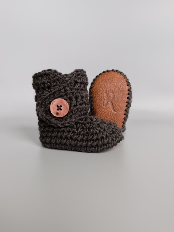 Charcoal Crib Shoes for Boy, Slate Gray Knit Booties, Crochet Baby Shoes, Brown Soft Soles, Unisex Newborn Outfit, Gender Neutral Present