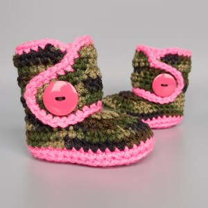 Infant Cowgirl Boots, Hot Pink Newborn Booties, Camouflage Crib Shoes, Crochet Baby Booty, Pink Camo Baby Shoes, Infant Hunting Outfit image 2