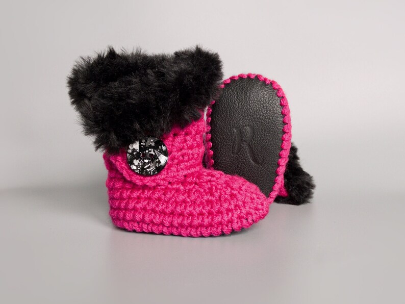 Hot Pink and Black Fur Winter Crochet Baby Booties for Girl, Black Leather Crib Shoes, Punk Fuchsia Baby Girl Shoes, Winter Baby Shower Gift image 4