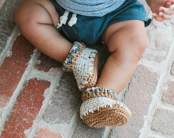 Gender Neutral Coming Home Outfit, Ivory Baby Moccasins, Hospital Booties, Unisex Newborn Clothes, Earthy Infant Moccs, Natural Baby Shoes