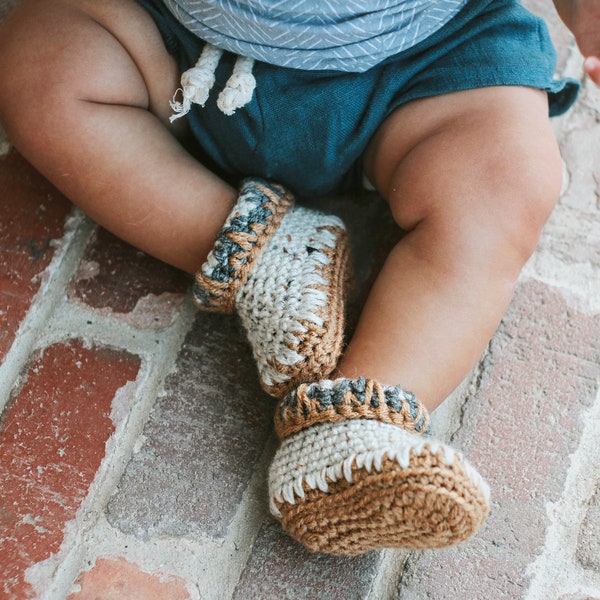 Gender Neutral Coming Home Outfit, Ivory Baby Moccasins, Hospital Booties, Unisex Newborn Clothes, Earthy Infant Moccs, Natural Baby Shoes