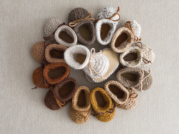 Gender Neutral Baby Shoes, Brown and Ivory Crochet Baby Booties, Leather Baby Moccs, Baby Boy Coming Home Outfit, Unisex Handmade Baby Gift