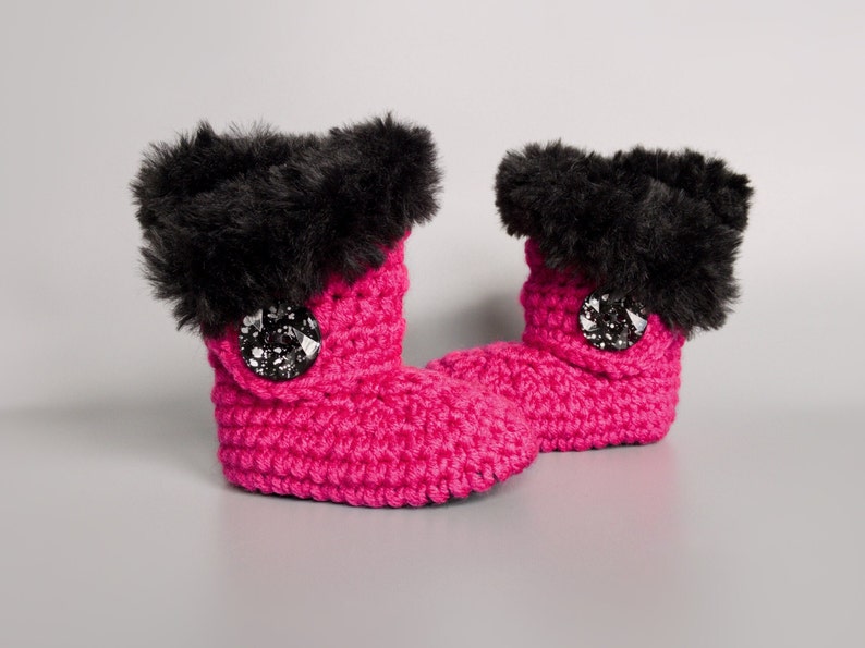 Hot Pink and Black Fur Winter Crochet Baby Booties for Girl, Black Leather Crib Shoes, Punk Fuchsia Baby Girl Shoes, Winter Baby Shower Gift image 2