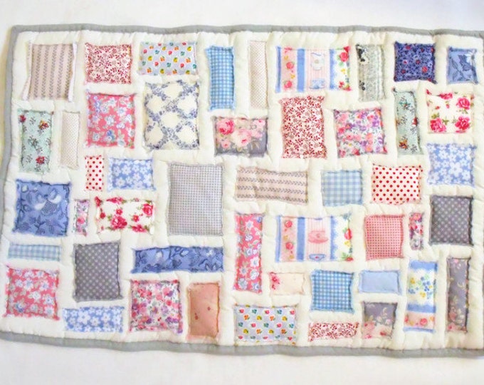 Scrap Fabric Lap Quilt Stroller Throw Ticker Tape Quilt Etsy